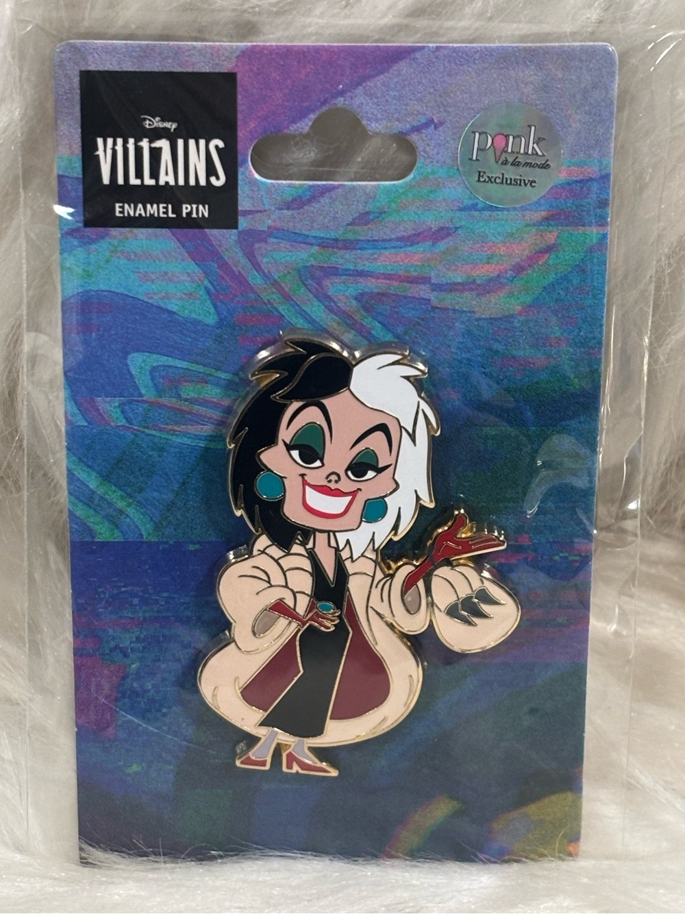 Disney Cruella de Vil - Standing - 101 Dalmatians PALM Pin